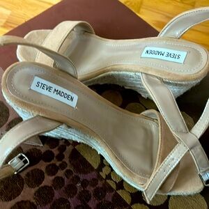Suede Tan 3 inch wedge fun sandals. Brand New!steve madden